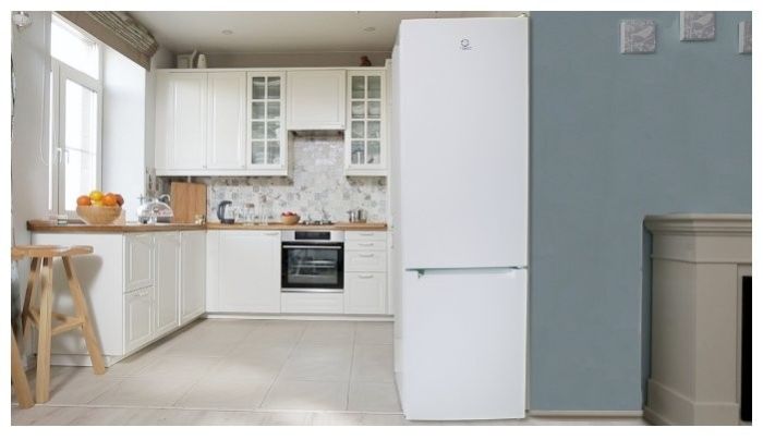 Refrigerator Indesit ITF 020 W