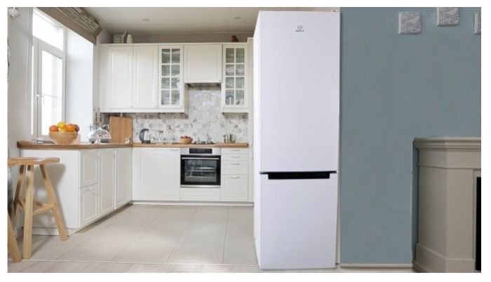 Refrigerator Indesit DFE 4200 W